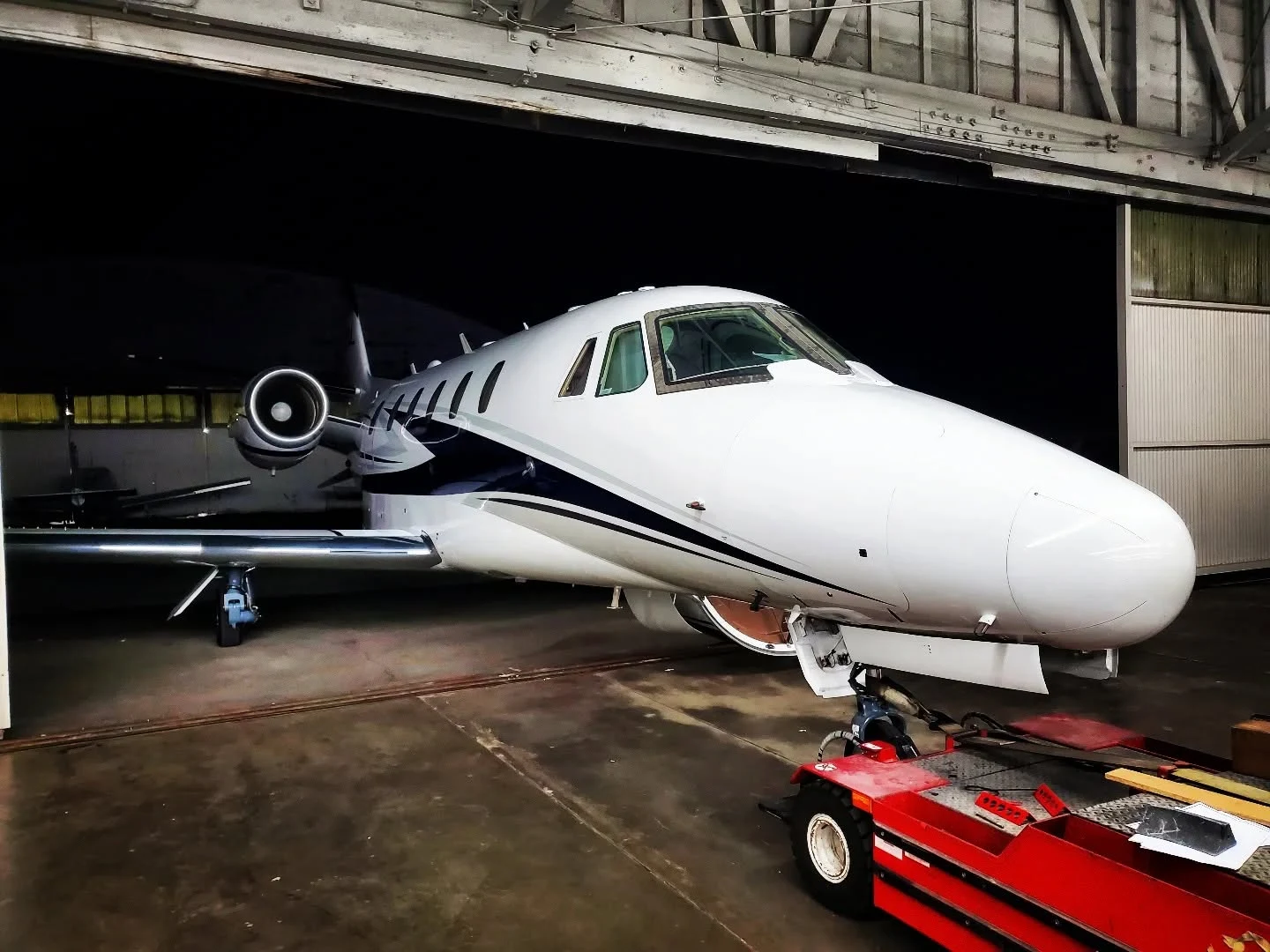 Zenith aircraft troubleshooting project in a hangar
